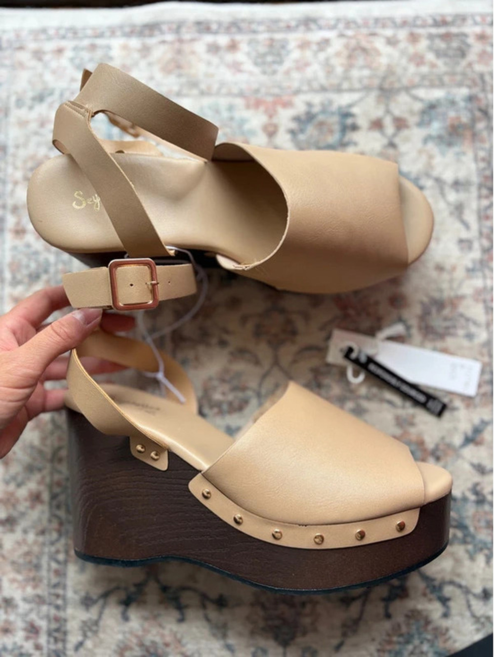Women’s size 10 Seychelles Platform Tan Wedge Heels With Studded Detail
